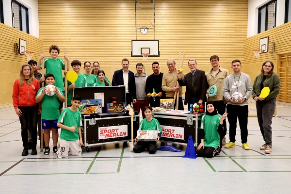 TOP Sportmarketing spendet Bewegungsboxen an die Friedrich-Bergius-Schule